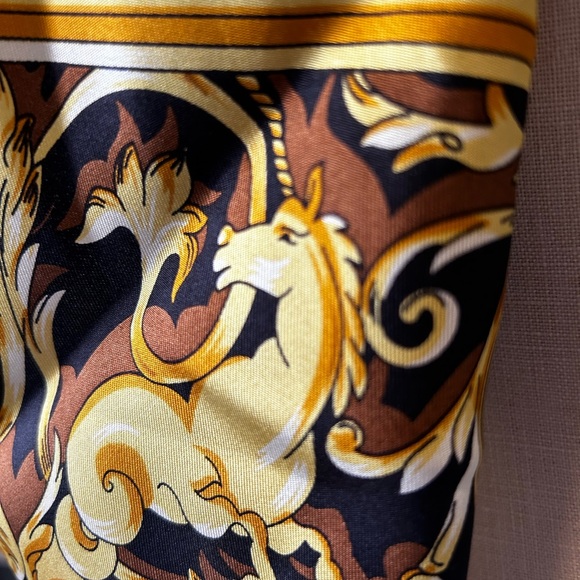 CAMROSE & KROSS Authentic Jackie Kennedy Zodiac Silk Scarf in Original Packaging - Picture 7 of 10